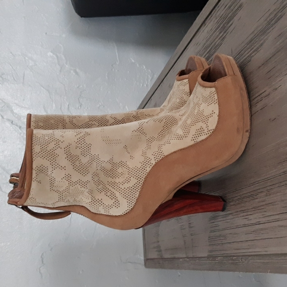 Ugg Collection Heels Women - Picture 3 of 13